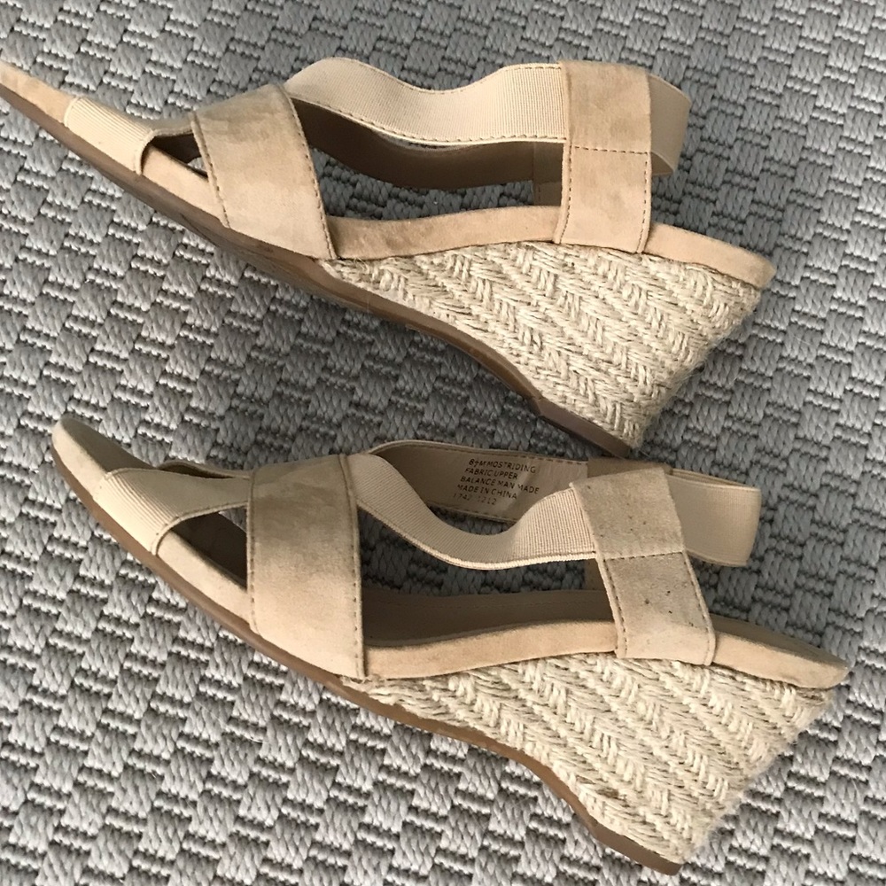 Mootsies Tootsies Tan Wedges